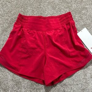 NEW Lululemon size 6 Hotty Hot HR Short 4"